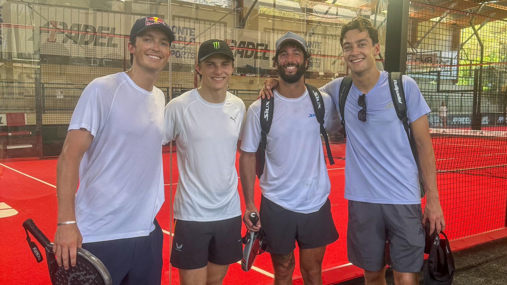 Daniel Ricciardo wychodzi z cienia… z rakietą do padla w dłoni!