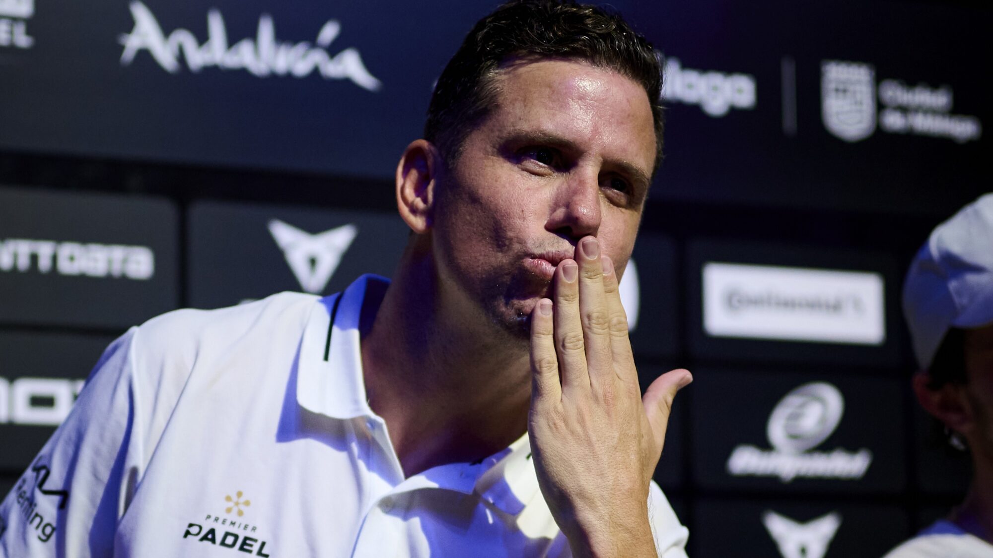 paquito navarro bisous victoire malaga