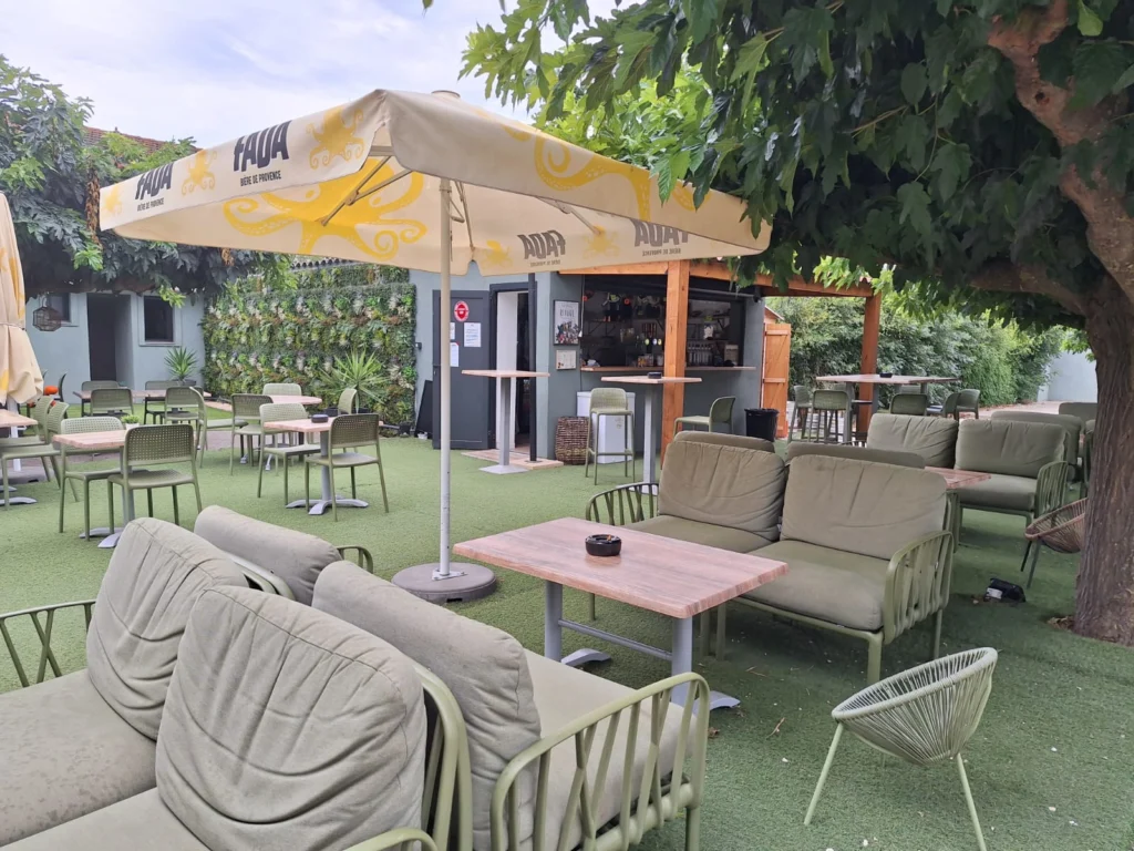 Les bouledogues de la rade : quand le padel rugit entre rugby et convivialité