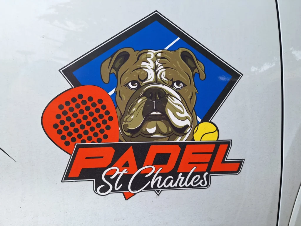 Les bouledogues de la rade : quand le padel rugit entre rugby et convivialité