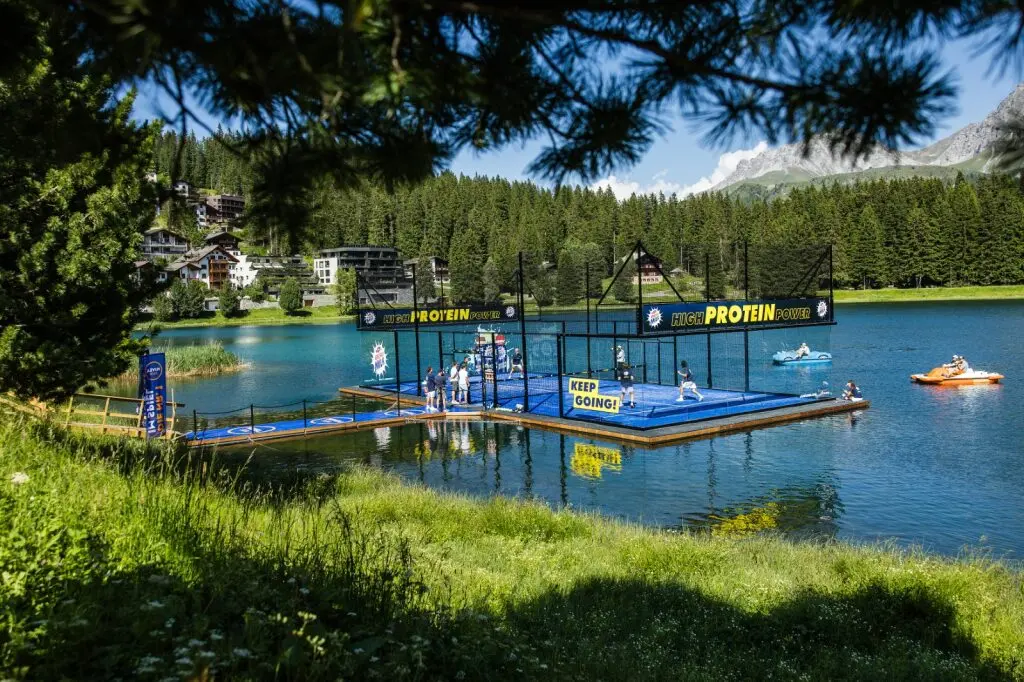 Du ski au padel flottant : l’étonnante métamorphose d’Arosa en Suisse | Padel Magazine Du ski au padel flottant : l’étonnante métamorphose d’Arosa en Suisse