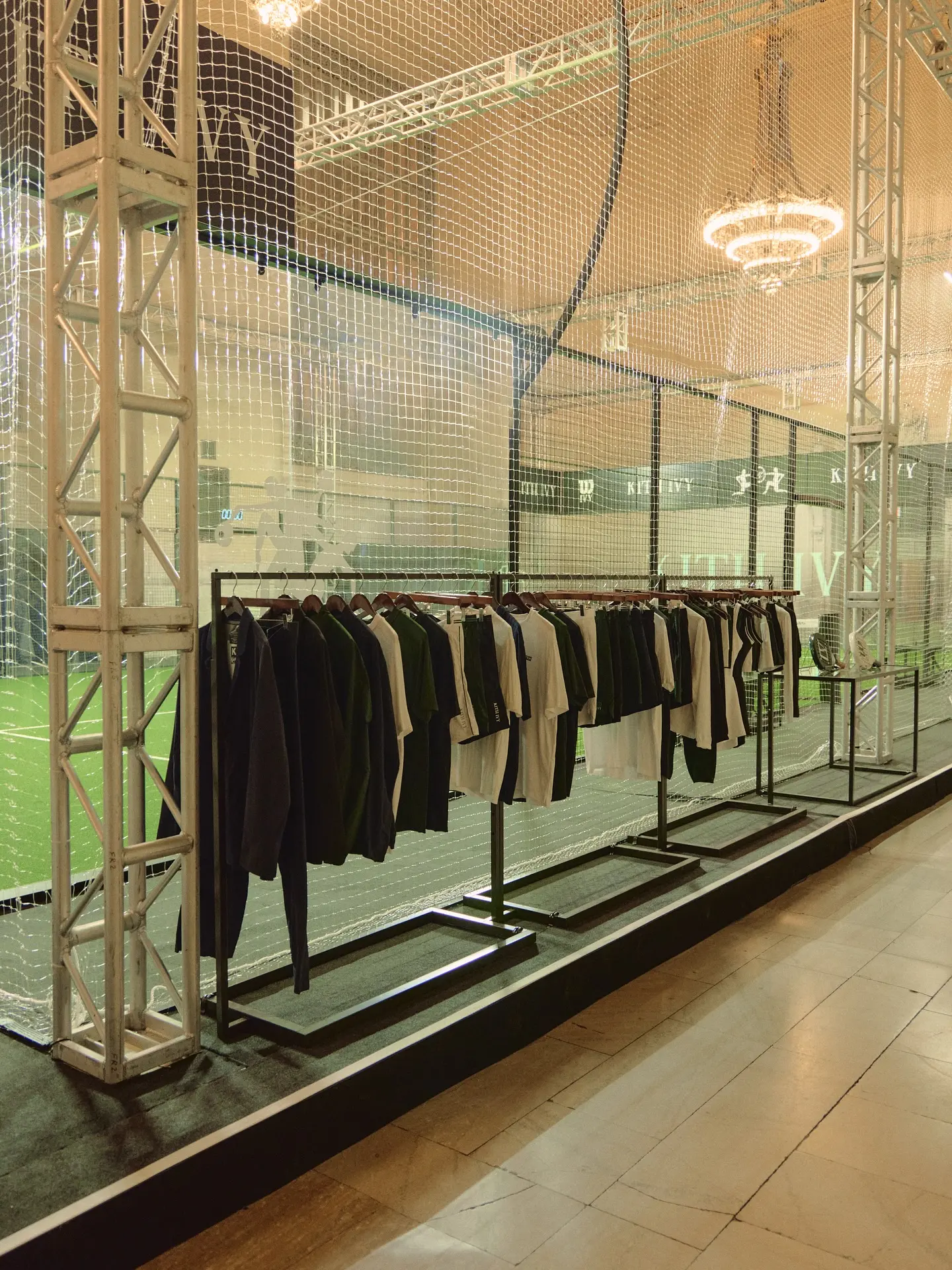 kith ivy Un court de padel installé dans la gare mythique de New York | Padel Magazine kith ivy Un court de padel installé dans la gare mythique de New York