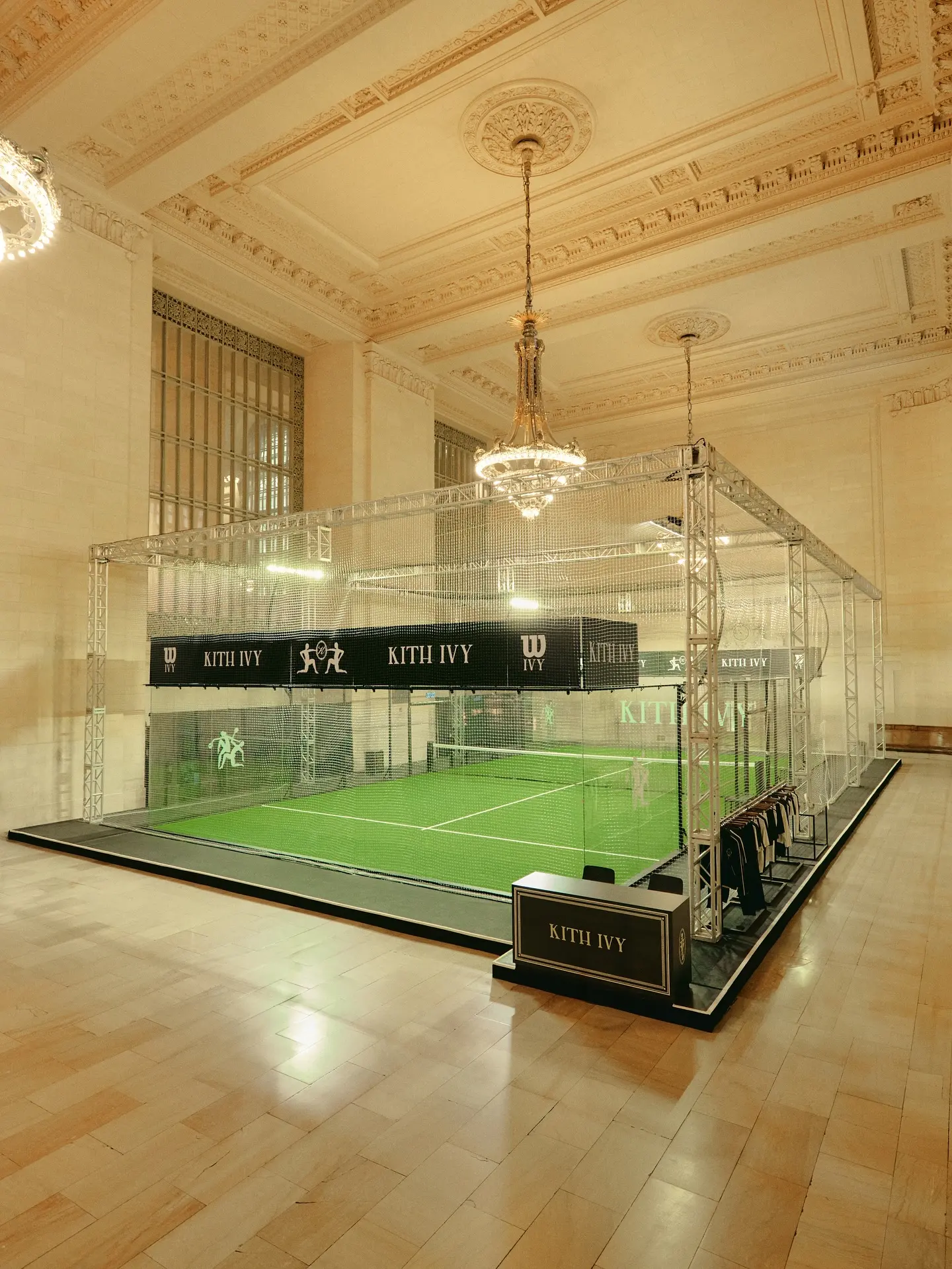 Un court de padel installé dans la gare mythique de New York | Padel Magazine Un court de padel installé dans la gare mythique de New York