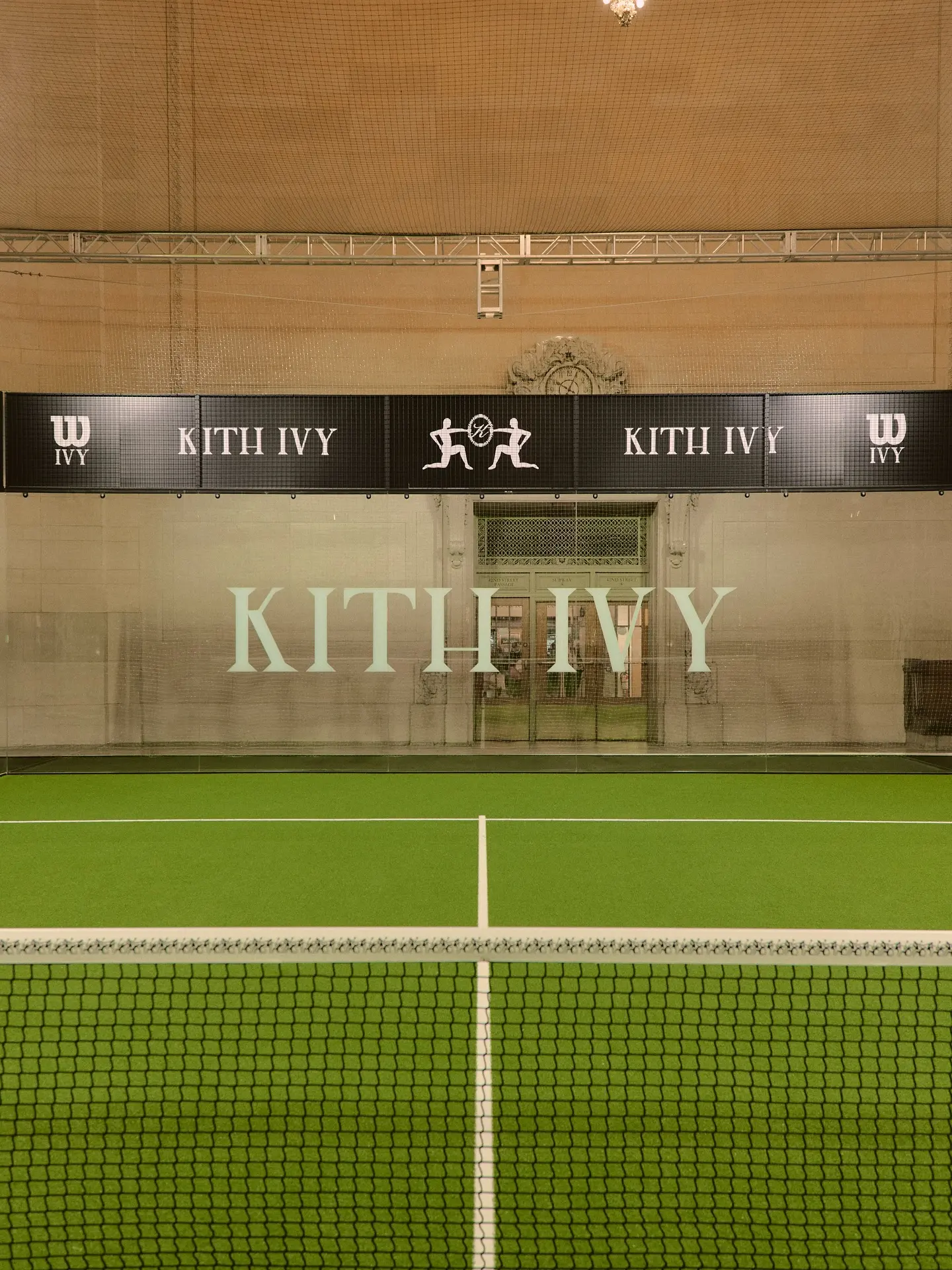 kith ivy Un court de padel installé dans la gare mythique de New York | Padel Magazine kith ivy Un court de padel installé dans la gare mythique de New York