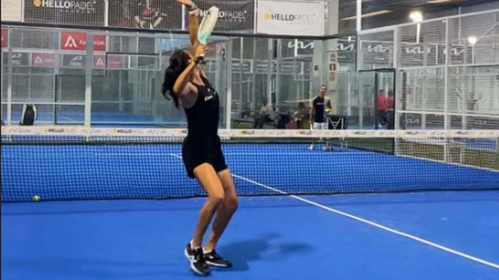 Nel frattempo, Caroline Garcia si allena discretamente per il padel | Padel Magazine Nel frattempo, Caroline Garcia si allena discretamente per il padel.
