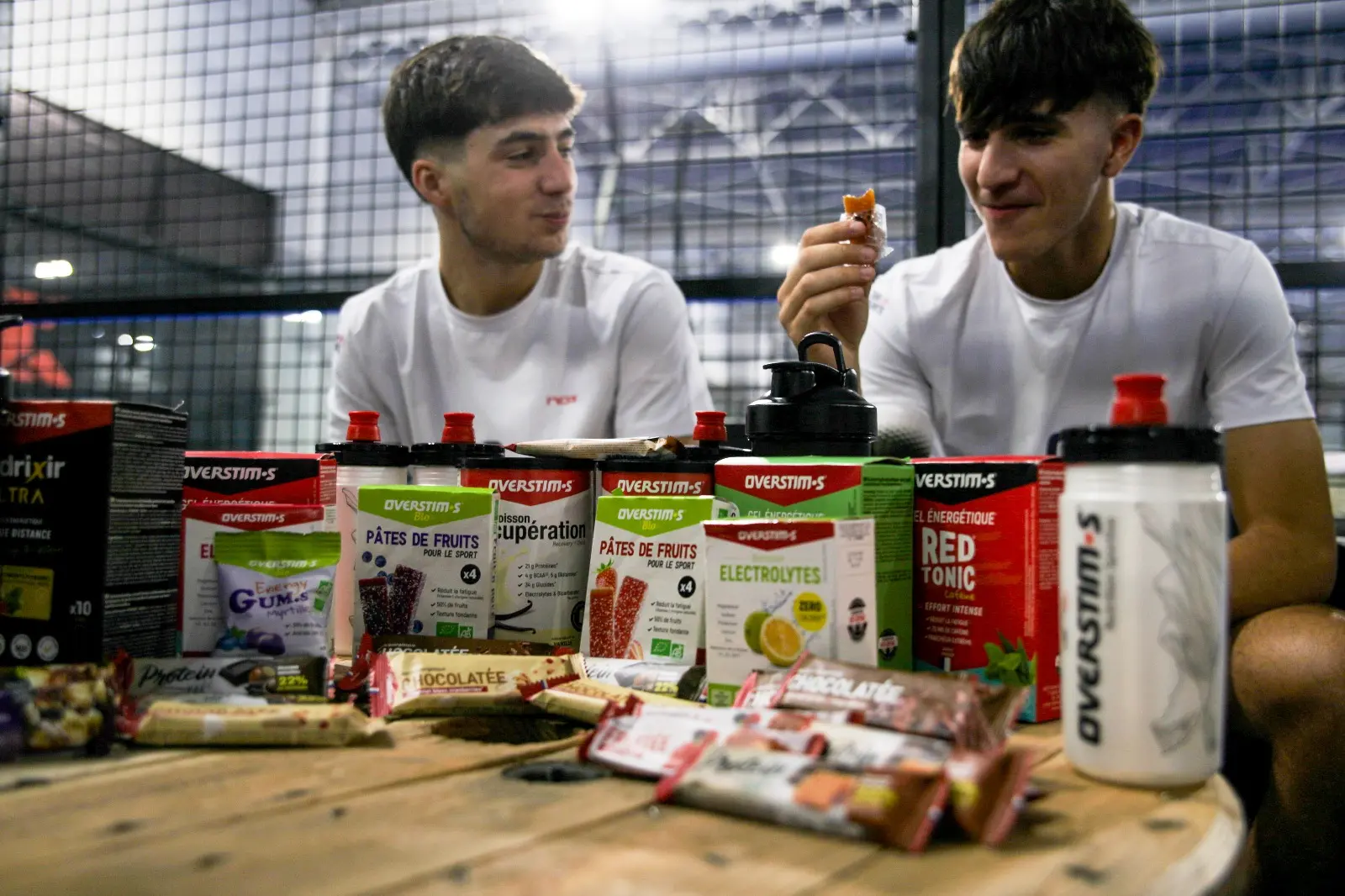 Pourquoi les joueurs de padel se tournent vers Overstim.s pour optimiser leur effort