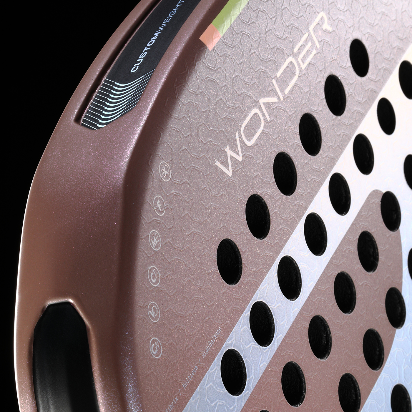 Claudia Fernández dévoile sa première raquette signature : la Wonder 2026