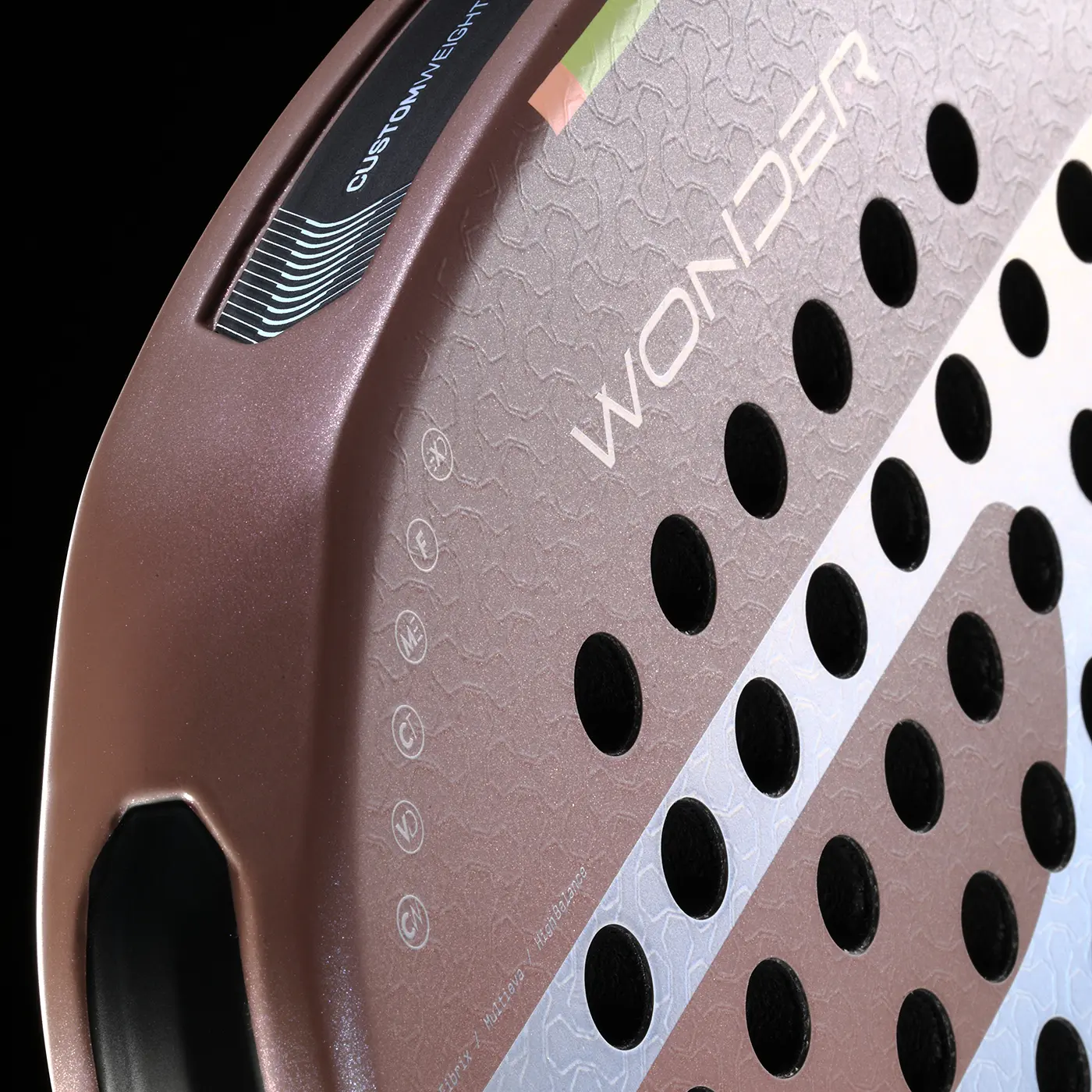 Claudia Fernández dévoile sa première raquette signature : la Wonder 2026