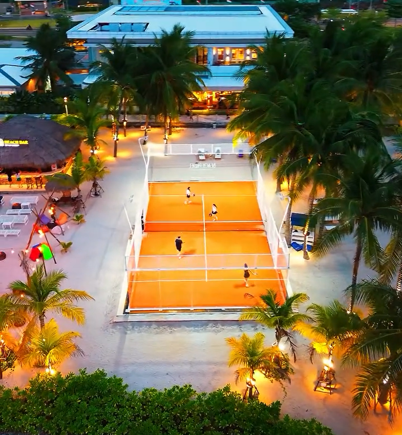 Land’s End PIK 2 : jouer au padel les pieds dans l’eau, à Jakarta