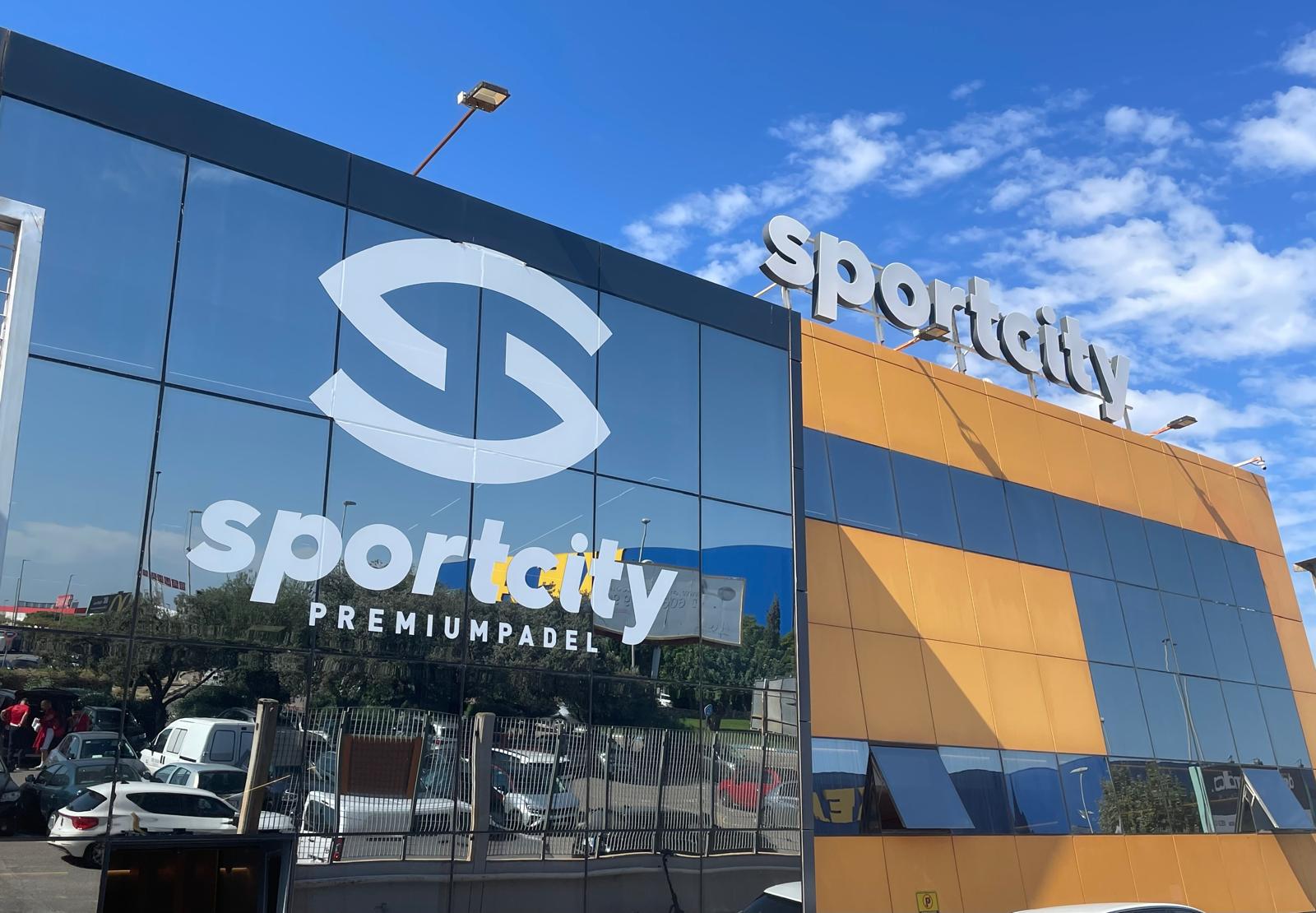 Valence, la ville où le padel ne dort jamais - Au cœur du plus grand club indoor du monde