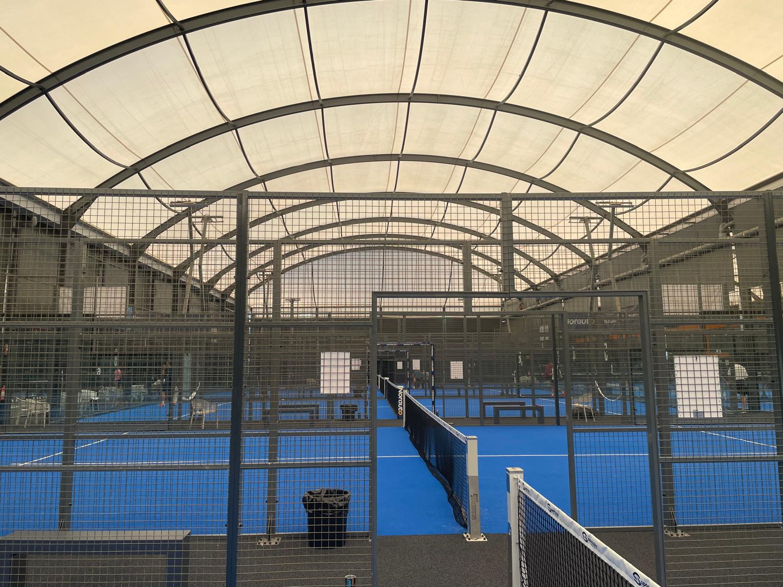 Valence, la ville où le padel ne dort jamais - Au cœur du plus grand club indoor du monde