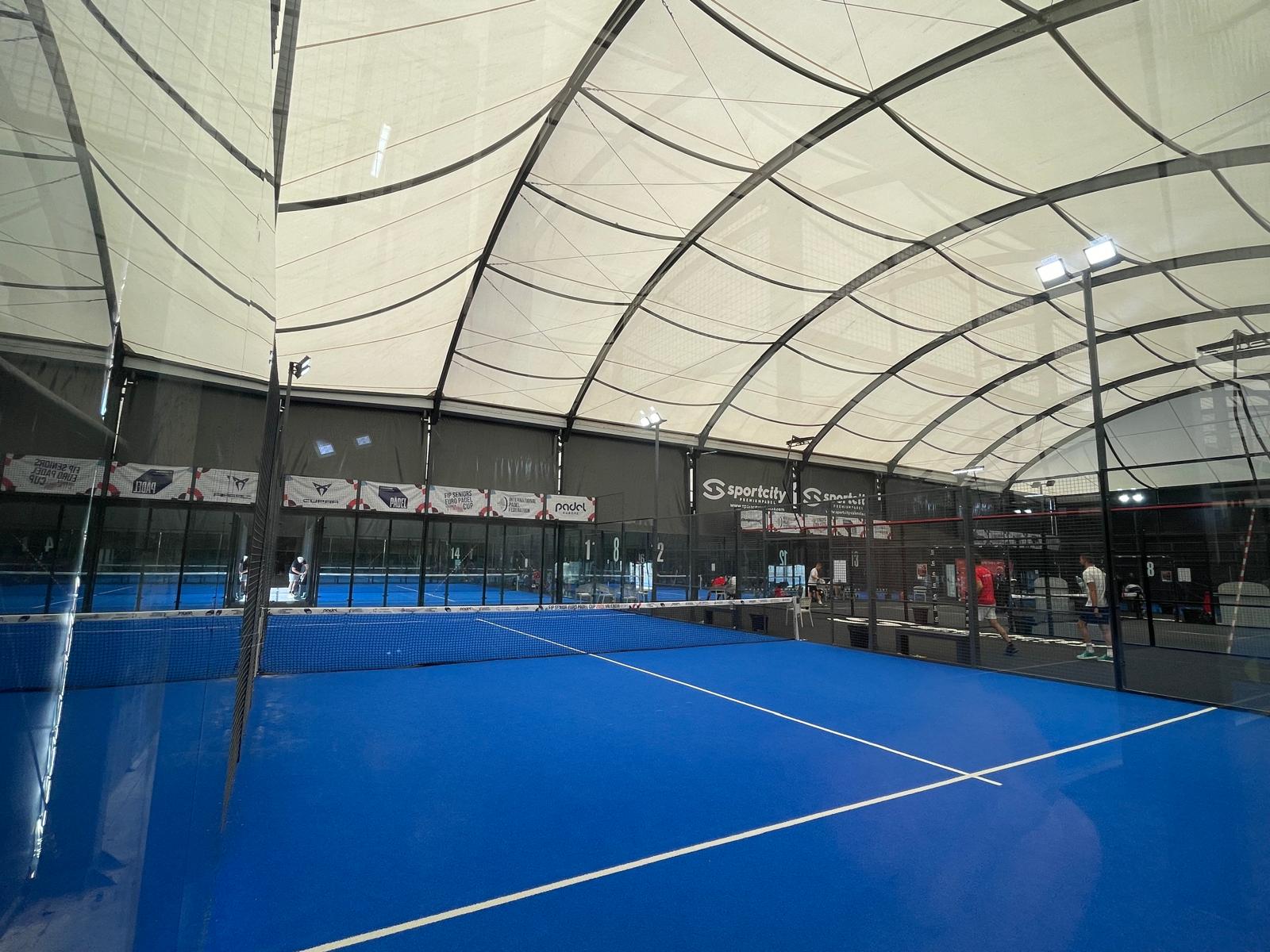 Valence, la ville où le padel ne dort jamais - Au cœur du plus grand club indoor du monde