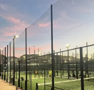 En Bordeaux-kvinna fördjupad i padel i hjärtat av Katalonien | Padel Magazine En Bordeaux-kvinna som spelar padel i hjärtat av Katalonien