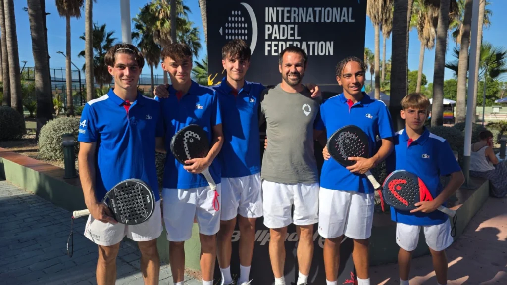 WhatsApp 画像 2025-10-02 232352_afe10e2e | Padel Magazine ジュニア世界選手権: チーム マイ センターがフランス男子チームで優秀な成績を収めました!