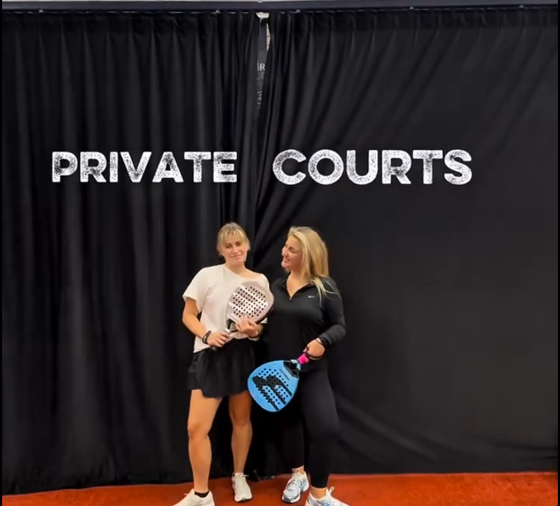 Une piste de padel « voilée » aux Émirats : entre adaptation culturelle, humour et vraie réflexion