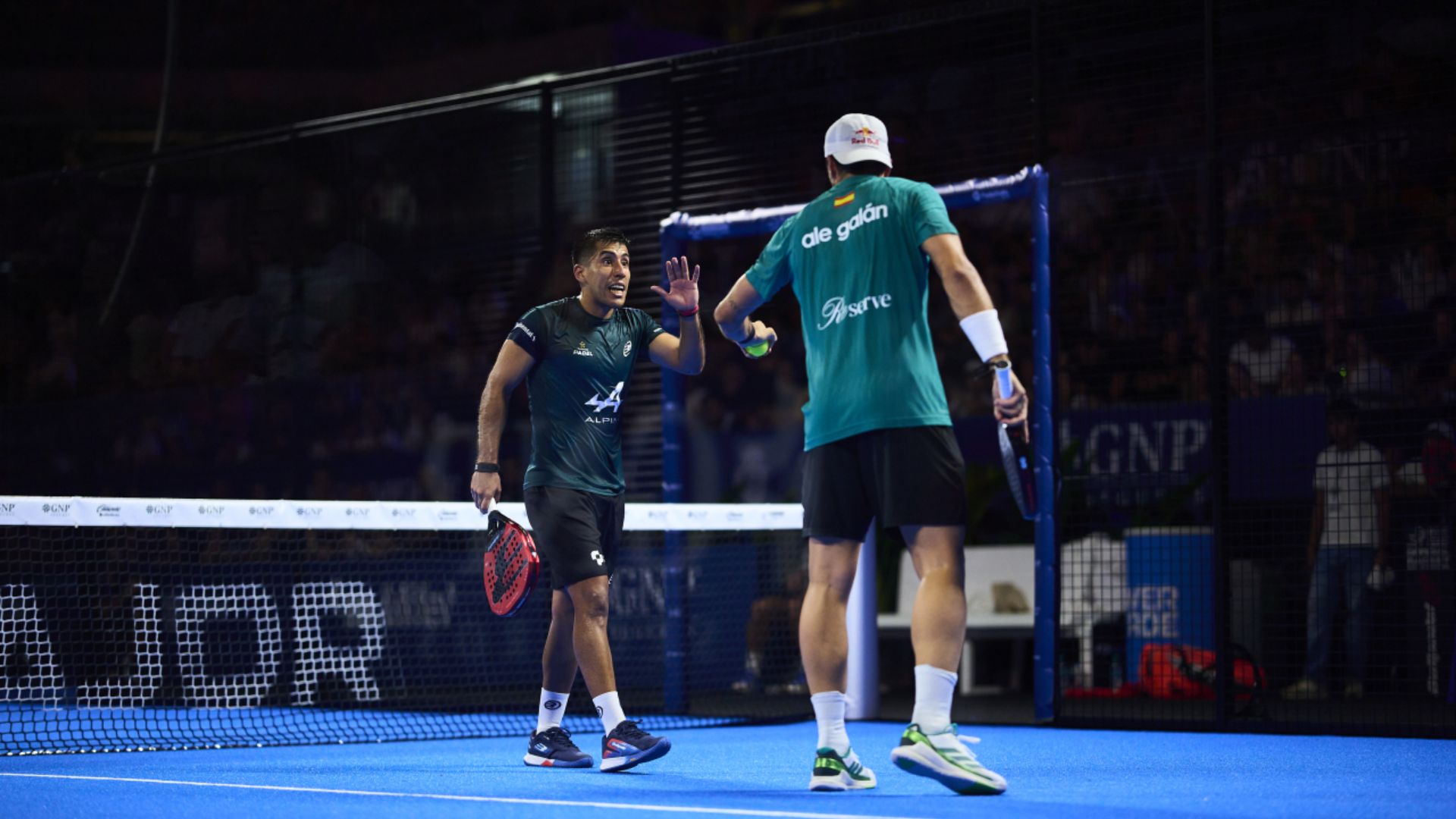 Galán et Chingotto dominent Lebrón / Augsburger et restent en course pour le trône mondial
