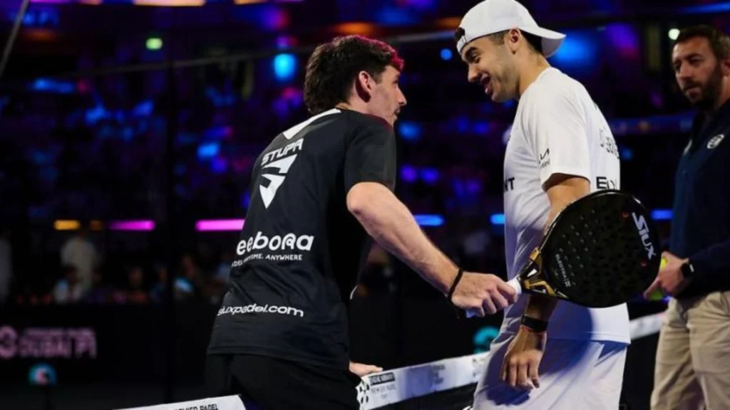 La jugada inusual: Stupa simula pasar el balón por encima de la red para devolvérselo a Di Nenno.