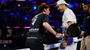 Le geste insolite : Stupa fait mine de passer le filet pour rejouer avec Di Nenno