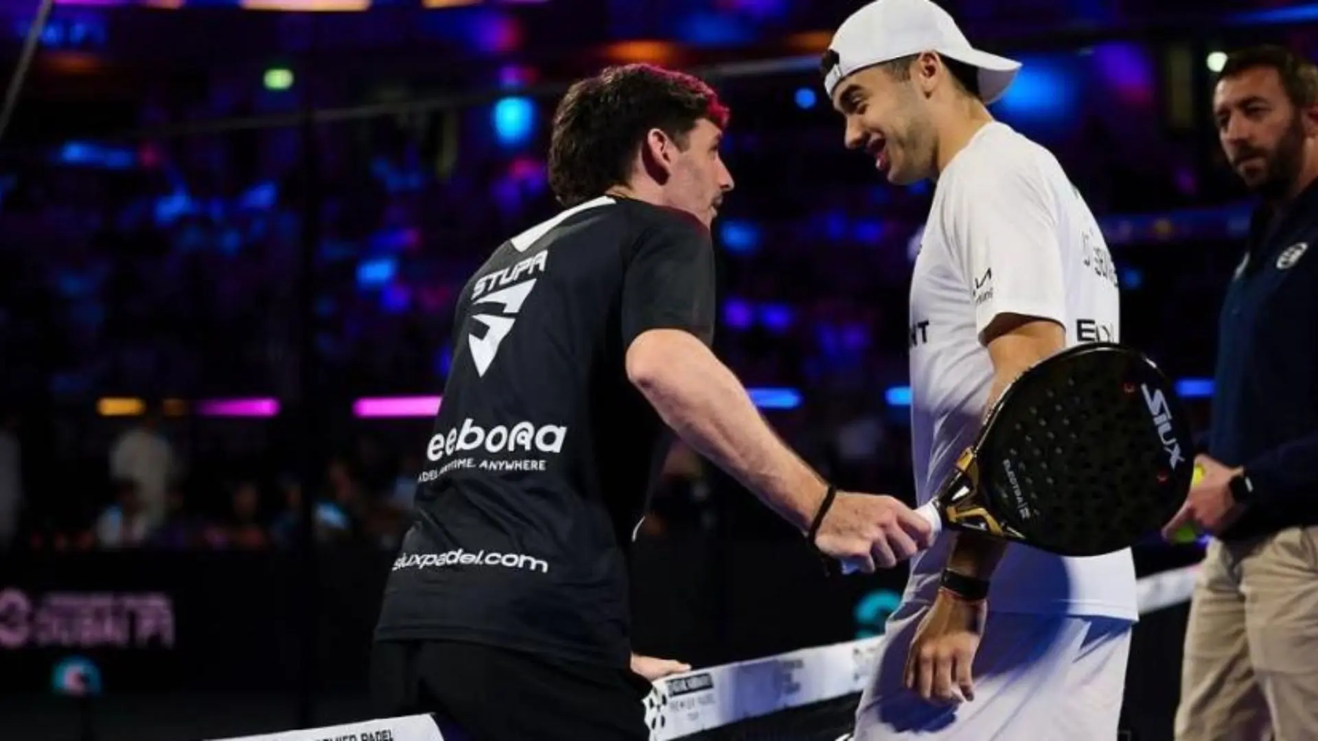 Le geste insolite : Stupa fait mine de passer le filet pour jouer avec Di Nenno