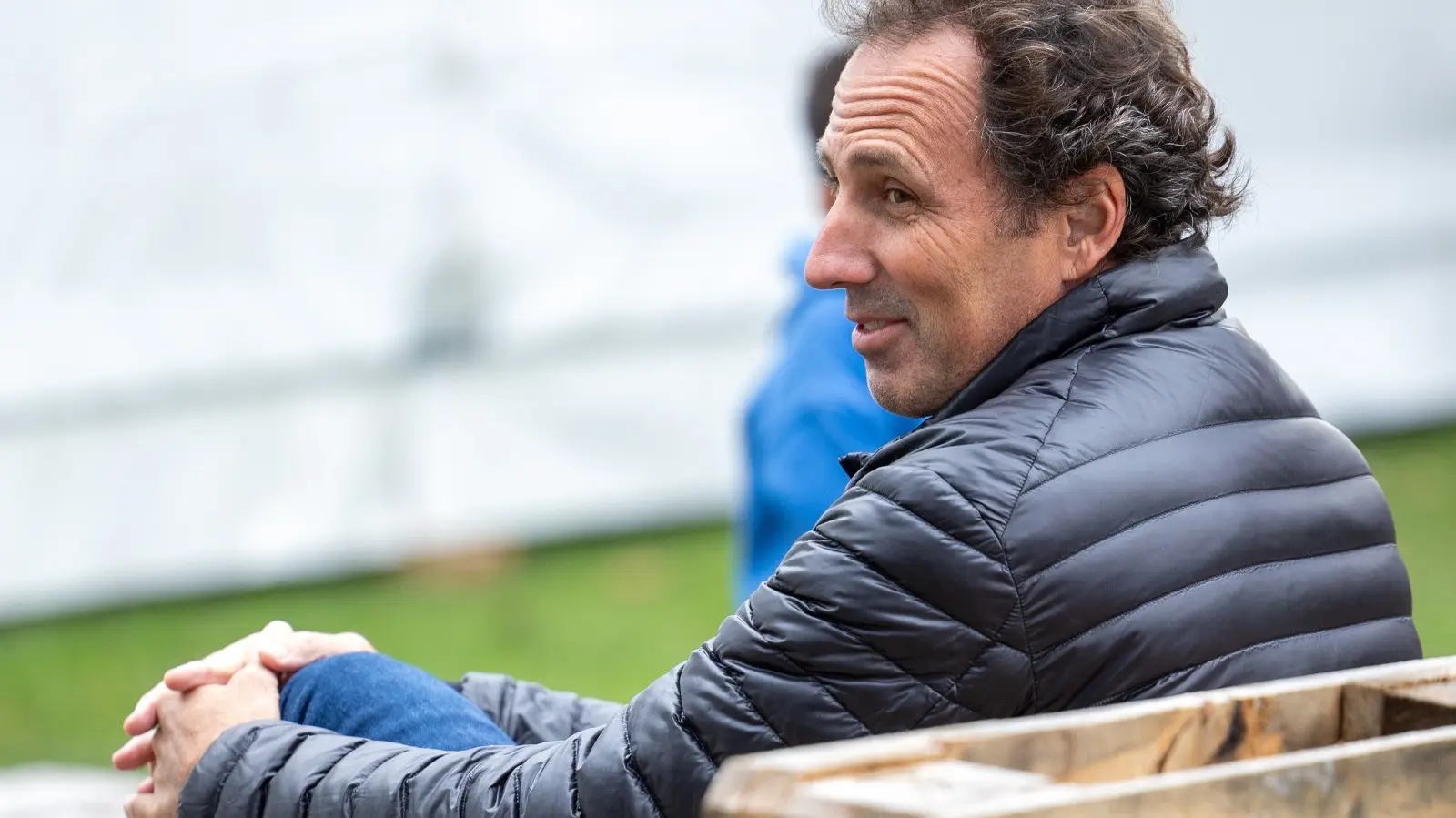 Pourquoi appelle-t-on Hernán Auguste « Bebé » ?