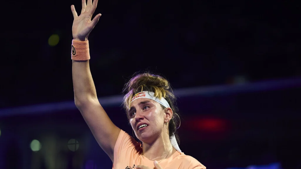 迪拜 P1 – 贝亚·冈萨雷斯 (Bea González) / 克劳迪娅·费尔南德斯 (Claudia Fernández) 击败桑切斯 / 何塞玛丽亚 (Josemaría)，改变世界第一的争夺