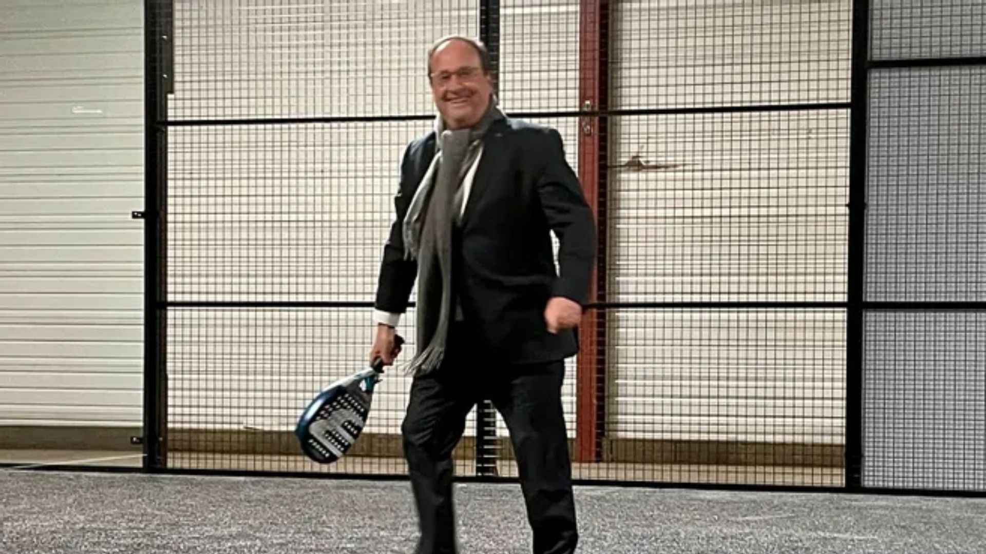 François Hollande s’essaie au padel pour inaugurer le nouveau club Padel by Self à Tulle