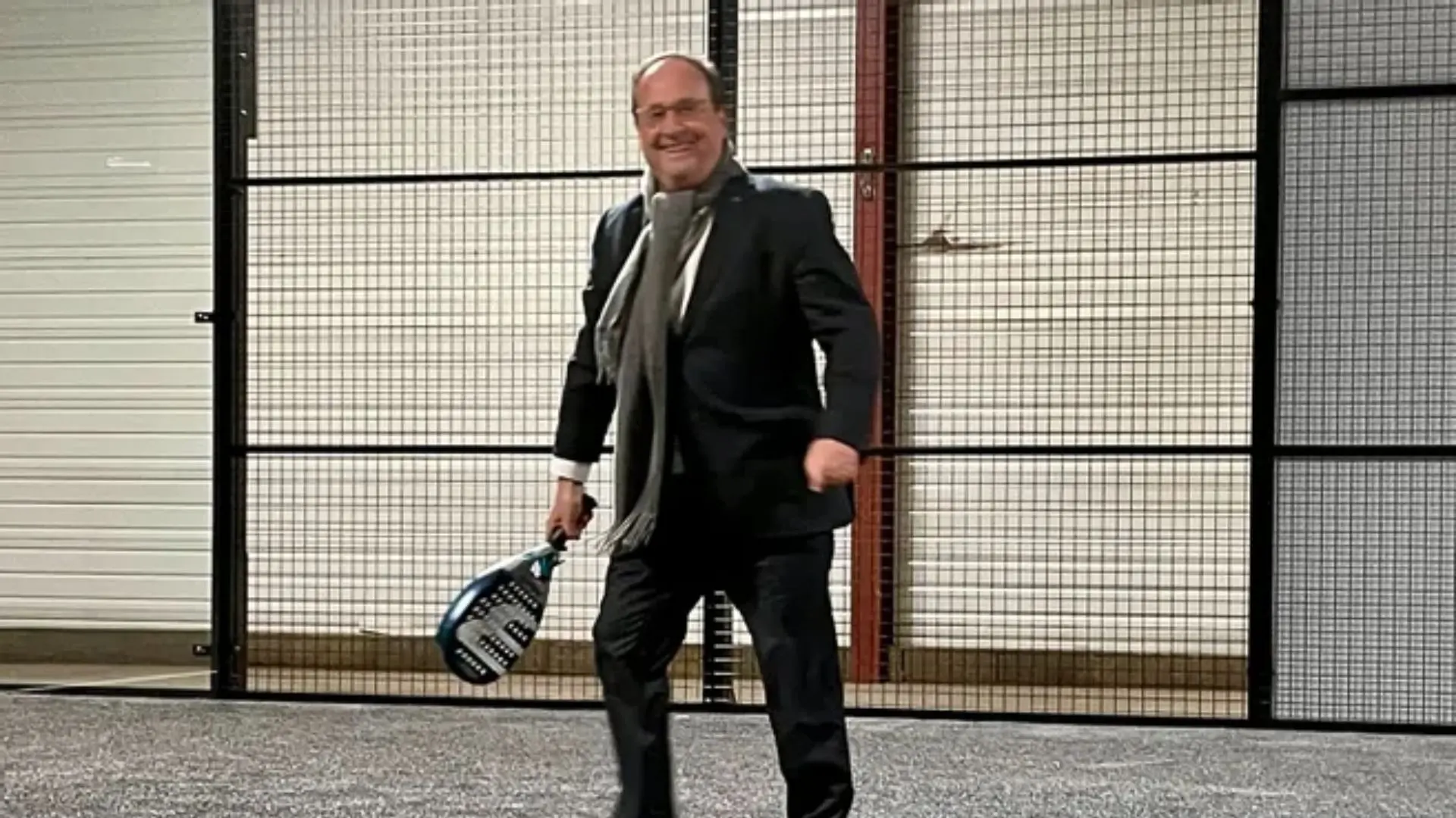 François Hollande s’essaie au padel pour inaugurer le nouveau club Padel by Self à Tulle