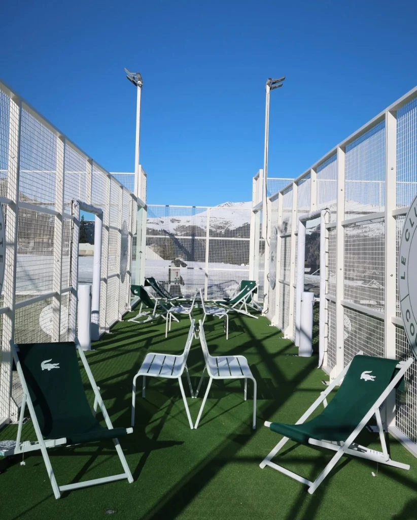 À l’Alpe d’Huez, deux nouvelles pistes de padel installées à 1 860 mètres d’altitude | Padel Magazine À l’Alpe d’Huez, deux nouvelles pistes de padel installées à 1 860 mètres d’altitude