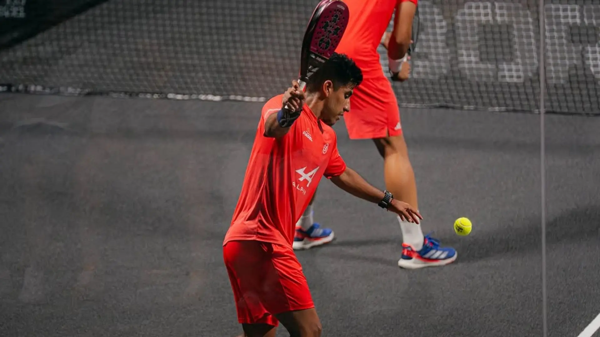 Service, let et sortie par la porte : que dit vraiment la règle au padel ?