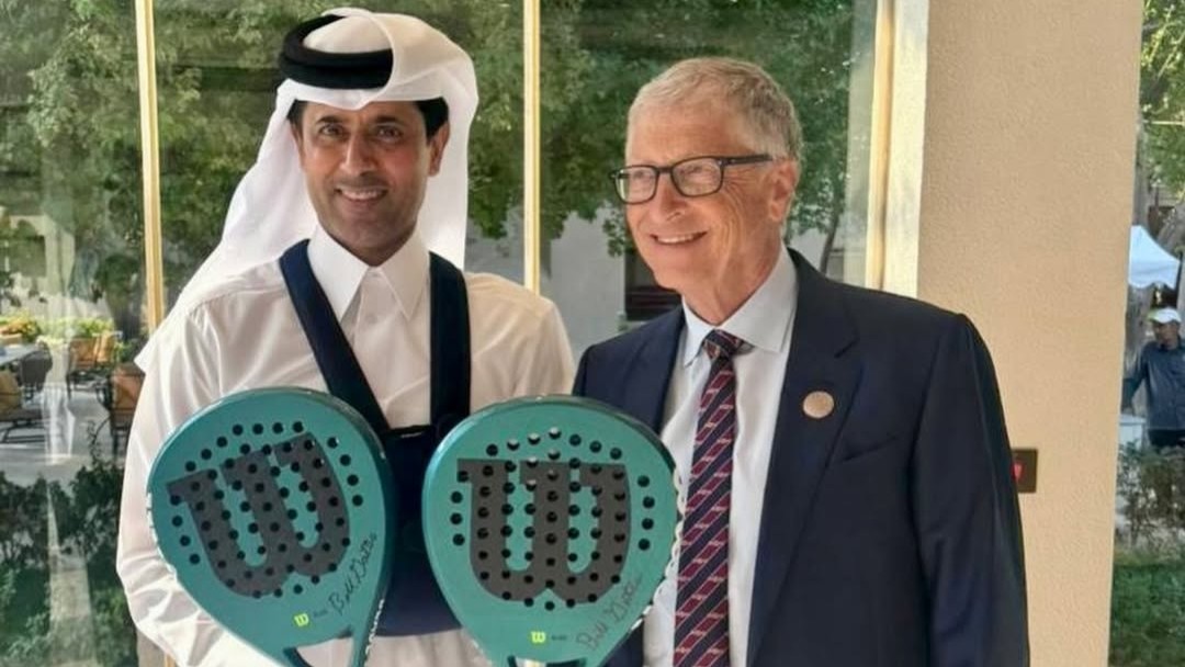 Bill Gates rencontre Nasser Al-Khelaïfi : quand le padel s’invite dans les discussions mondiales | Padel Magazine Bill Gates rencontre Nasser Al-Khelaïfi : quand le padel s’invite dans les discussions mondiales