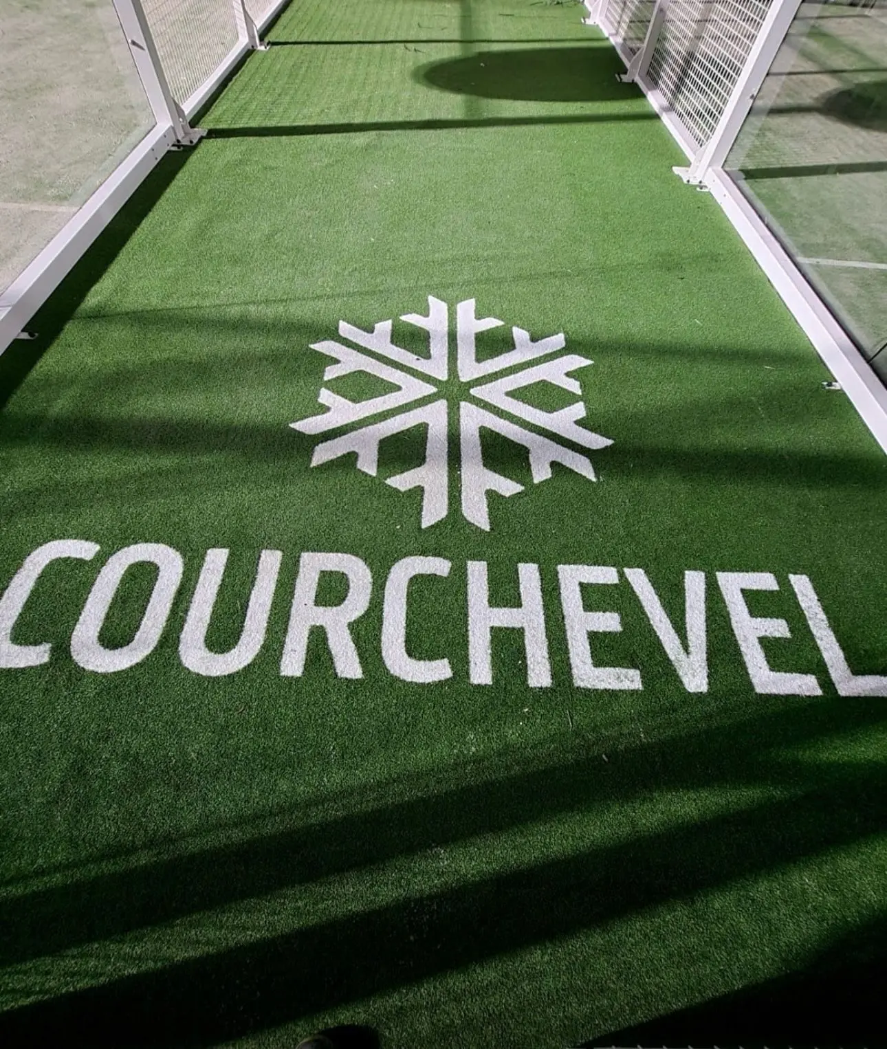 VW SPORTS construye dos pistas de pádel climatizadas a pie de pistas en Courchevel