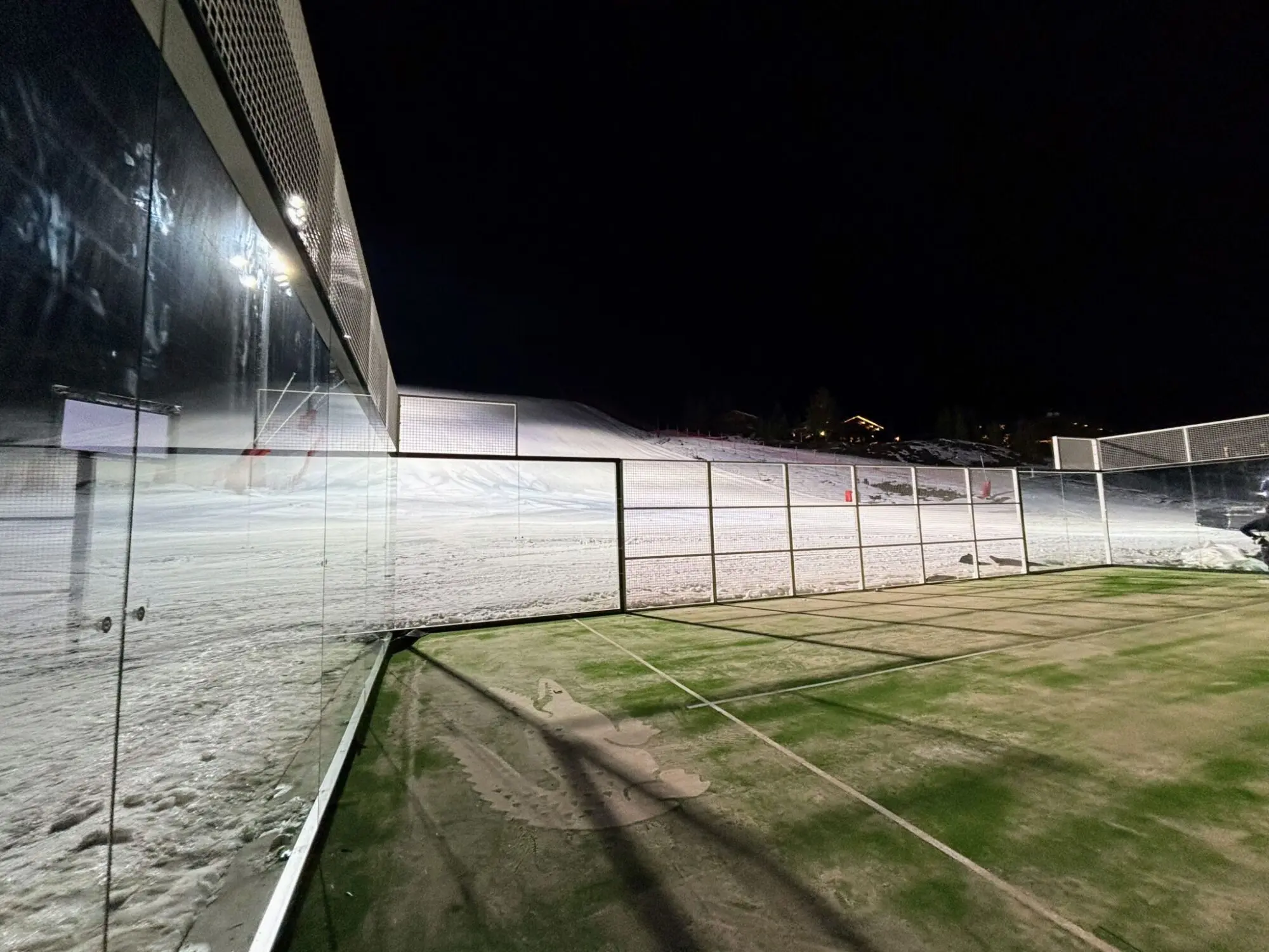 VW SPORTS construye dos pistas de pádel climatizadas a pie de pistas en Courchevel