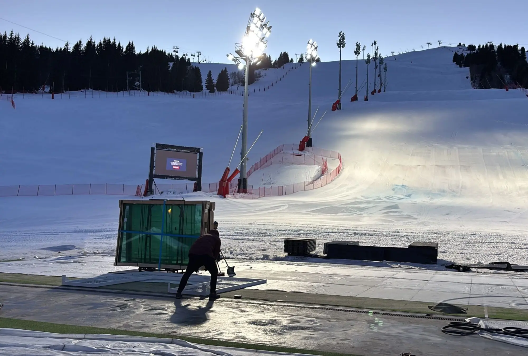 VW SPORTS construye dos pistas de pádel climatizadas a pie de pistas en Courchevel