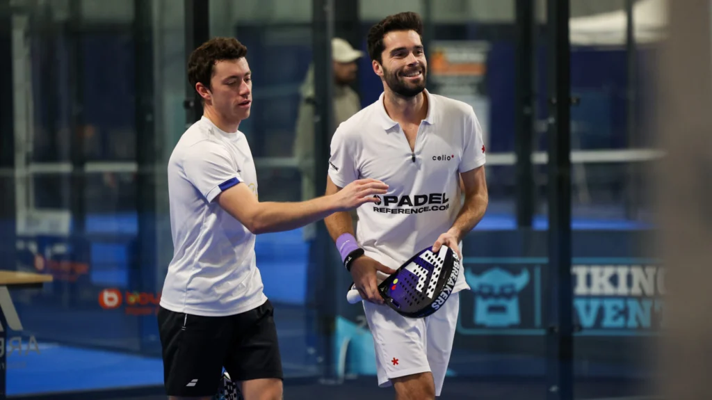 Clement Filho tape dans la main de Jules Marie