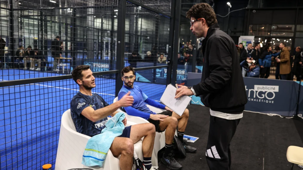 Dani Gamarra parla con Forcin e Gil