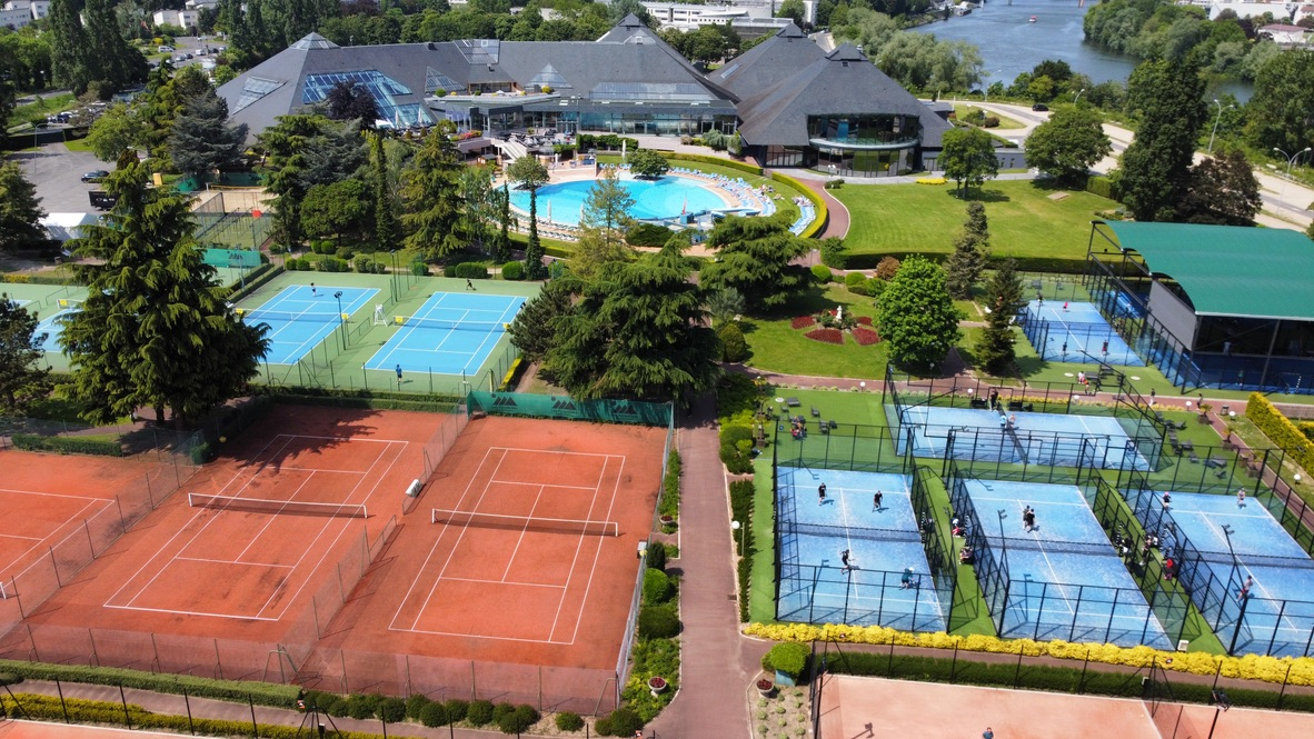 Vacances de février : des stages tennis et padel au club Les Pyramides
