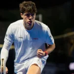 När Tapia modifierade sitt racket för att fortsätta spela med ett avbrutet ligament i fingret