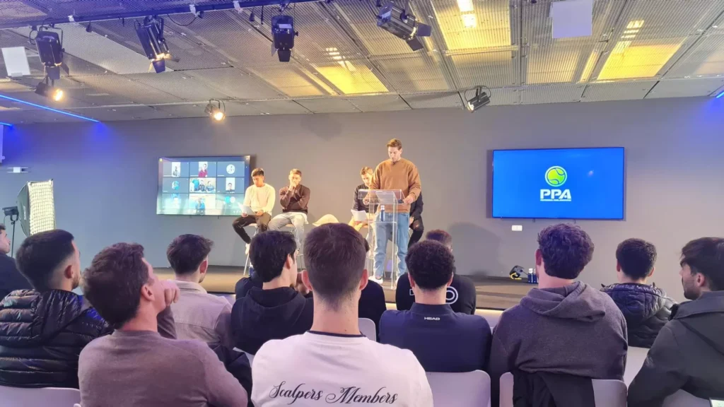 Alex Ruiz lors de son discours représentant la PPA