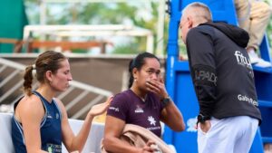 Marchetti / Godallier sur le banc avec Gaby Reca