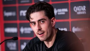 Jon Sanz sur le “classico” : “Ils sont au-dessus, presque dans une autre dimension”