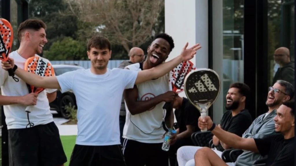 Le vestiaire du Real Madrid fête sa victoire… sur un court de padel chez Vinicius