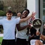 Le vestiaire du Real Madrid fête sa victoire… sur un court de padel chez Vinicius | Padel Magazine Le vestiaire du Real Madrid fête sa victoire… sur un court de padel chez Vinicius