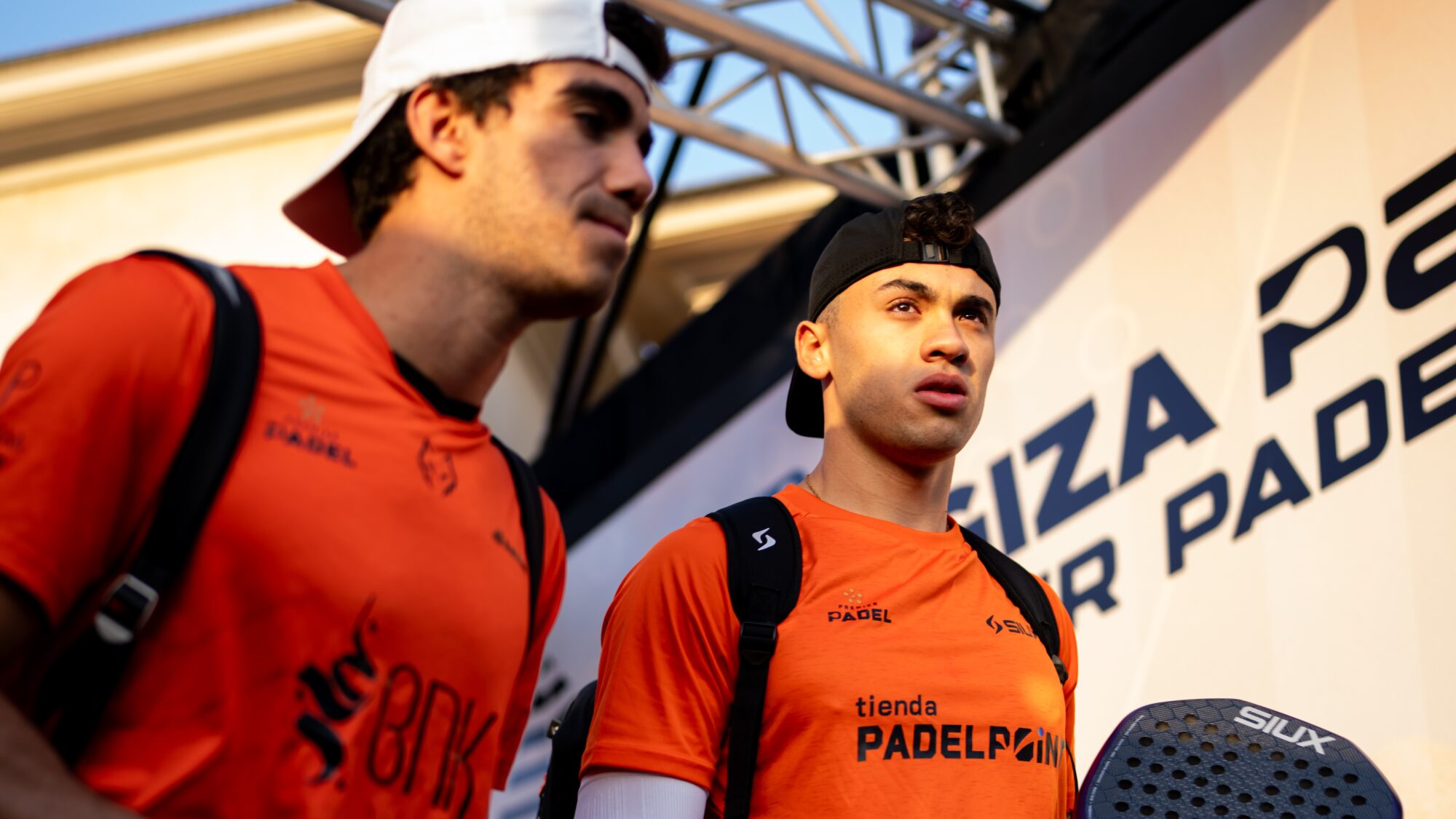 Newgiza P2 : Lebrón / Augsburger éliminés dès les 8es et un 3e set calamiteux (encore une fois), une défaite qui relance les interrogations | Padel Magazine Newgiza P2 : Lebrón / Augsburger éliminés dès les 8es et un 3e set calamiteux (encore une fois), une défaite qui relance les interrogations