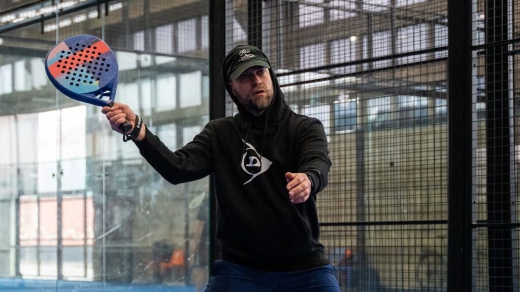 Dunlop sort deux raquettes spéciales en collaboration avec l’artiste Nisse