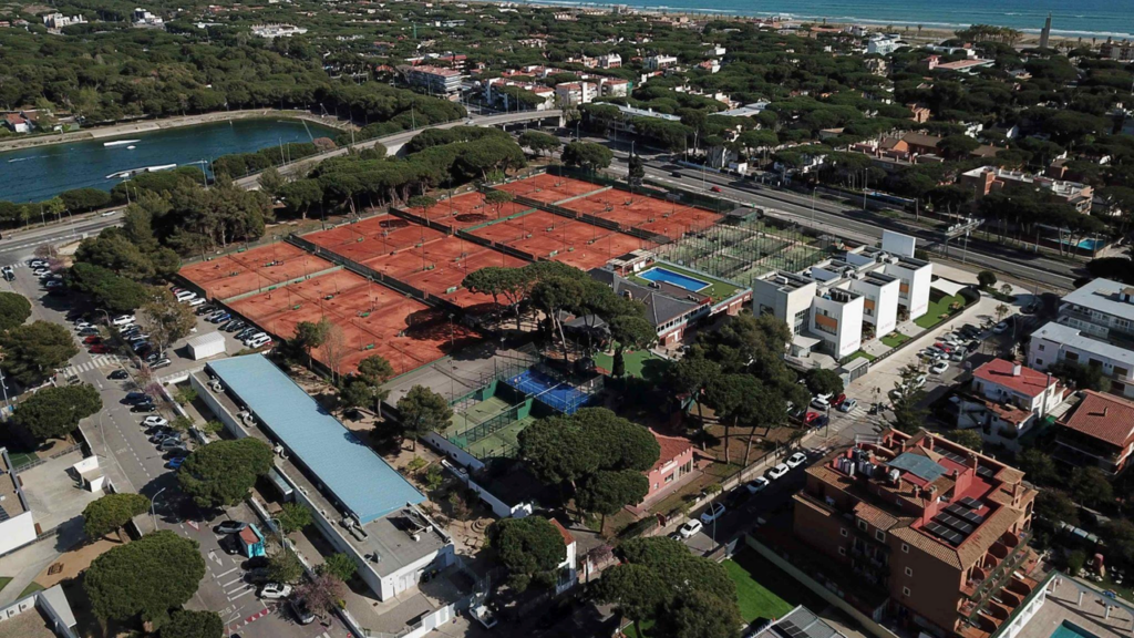 Comment se forment les jeunes Espagnols en padel et en tennis à Barcelone ?