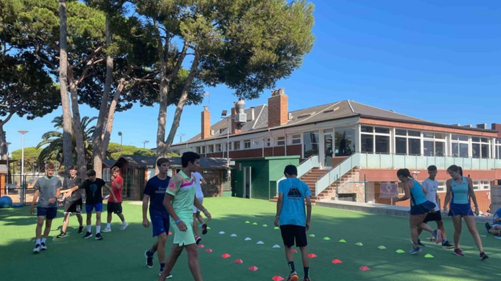 Comment se forment les jeunes Espagnols en padel et en tennis à Barcelone ?