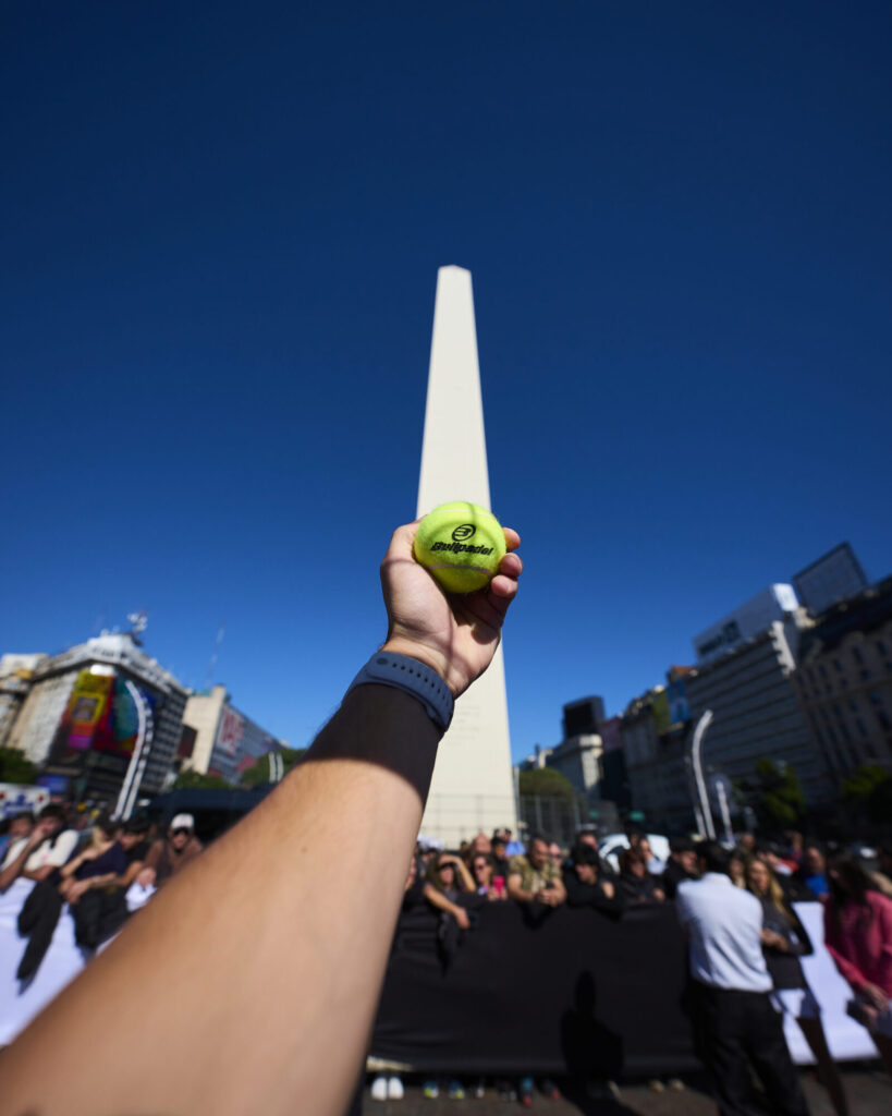 Le padel s’offre l’Obélisque de Buenos Aires : une piste déjà installée au cœur de la ville bullpadel