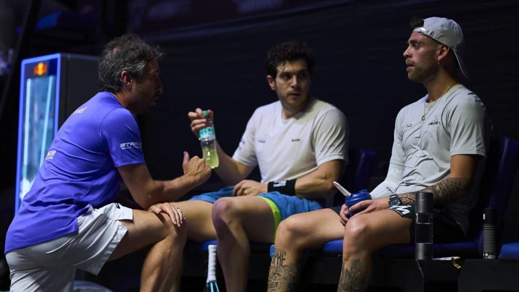 P2 Asunción – Kuinka taktinen yksityiskohta käänsi Garridon / Bergaminin ja Barahonan / Alfonson välisen valmennusottelun kulun | Padel Magazine P2 Asunción – Kuinka taktinen yksityiskohta käänsi Garridon/Bergaminin ja Barahonan/Alfonson valmentajien välisen ottelun kulun