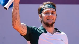 Alexander Bublik relance la polémique : “Si tu ne sais pas jouer en double au tennis, tu joues au padel”