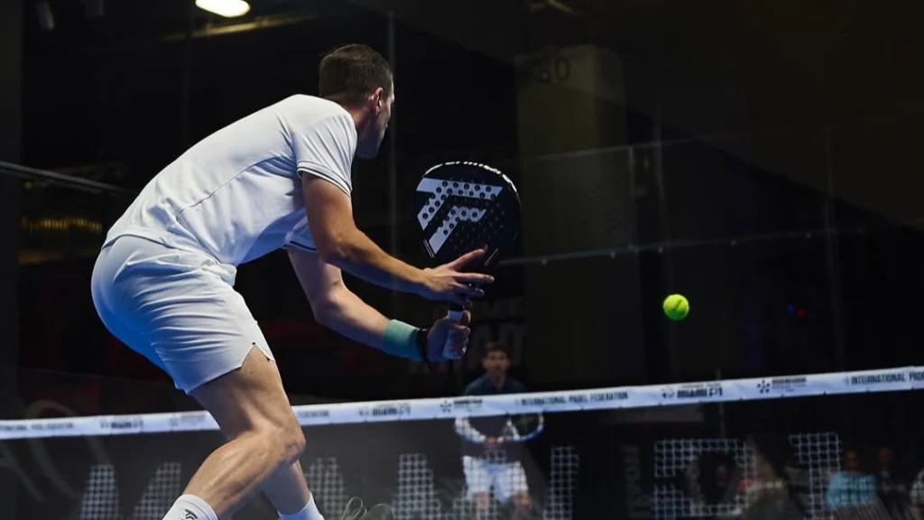 Lucho Capra: „Padel entwickelt sich heute zu einer Sportart, bei der man ohne die nötigen Ressourcen schnell ins Abseits gerät.“